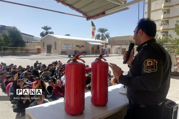 برگزاری دوره آموزشی آتش نشانی در مدارس جهرم