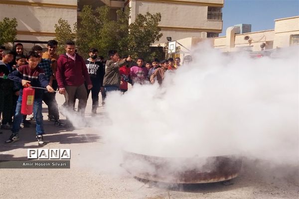 برگزاری دوره آموزشی آتش نشانی در مدارس جهرم
