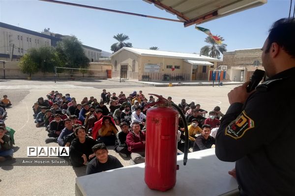 برگزاری دوره آموزشی آتش نشانی در مدارس جهرم