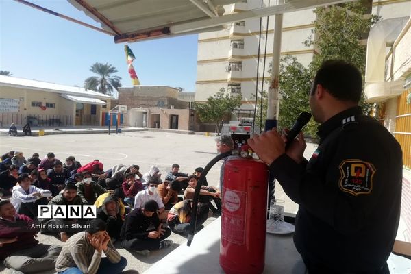 برگزاری دوره آموزشی آتش نشانی در مدارس جهرم