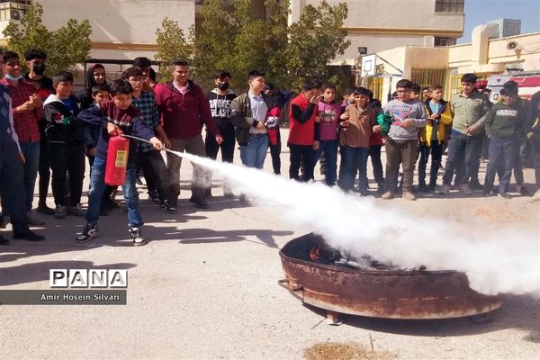 برگزاری دوره آموزشی آتش نشانی در مدارس جهرم