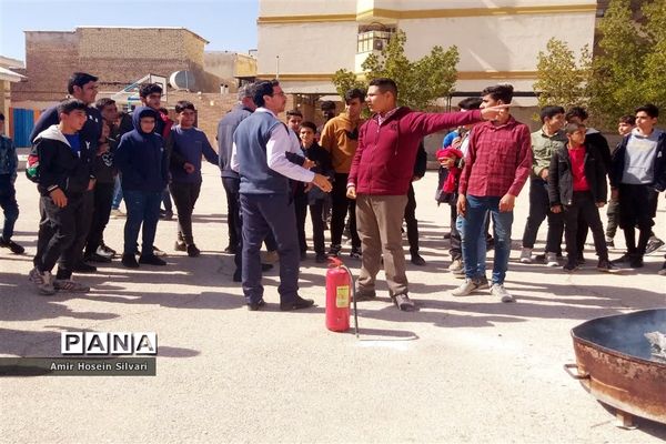 برگزاری دوره آموزشی آتش نشانی در مدارس جهرم