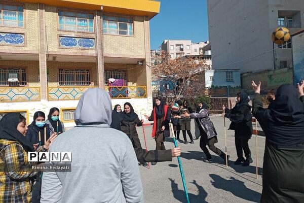 آموزش ورزش هاکی روی چمن در هنرستان مبتکران رودهن
