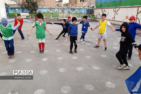 شور و نشاط مسابقات ورزشی دبستان ارشاد رودهن در ایام دهه فجر