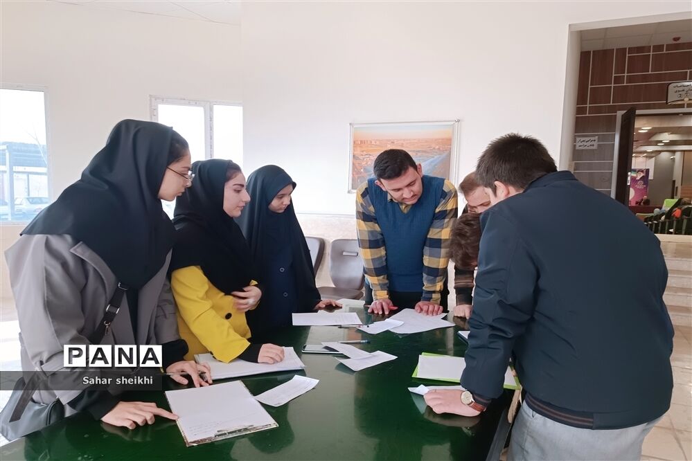 برگزاری نشست پرسش و پاسخ شورای دانش‌آموزی ملارد با مسئولان شهری