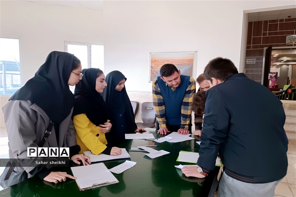 برگزاری نشست پرسش و پاسخ شورای دانش‌آموزی ملارد با مسئولان شهری
