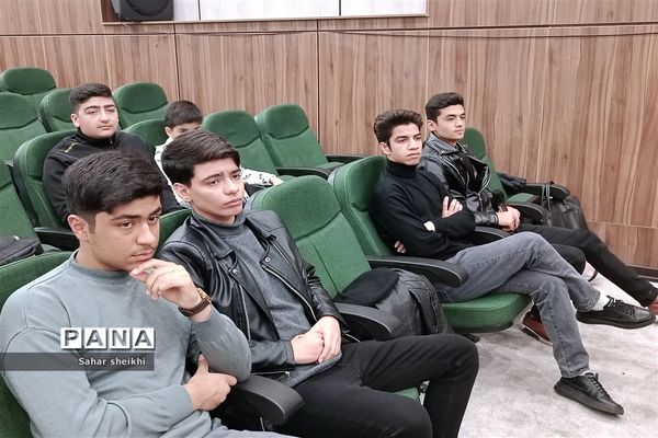 برگزاری نشست پرسش و پاسخ شورای دانش‌آموزی ملارد با مسئولان شهری