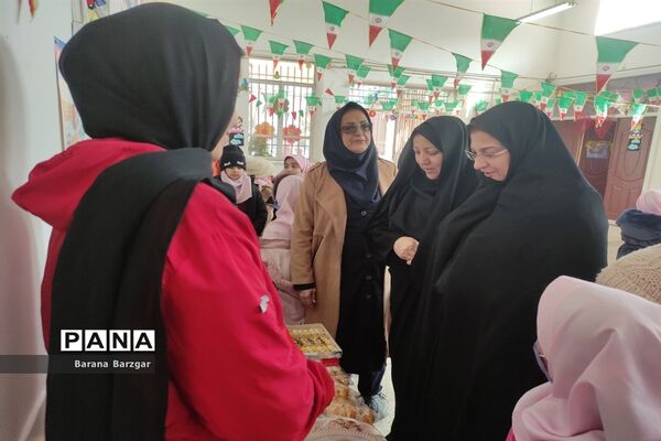 بازدید مسئولان آموزش و پرورش مشهد از توانمندی‌های دانش‌آموزان دبستان رضوی