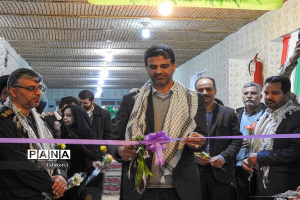 برپایی نمایشگاه صلح و دوستی در دبیرستان نمونه فردوس بافق