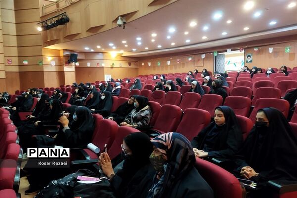 نشست دانش‌آموزی «خوشه پروین» درقم