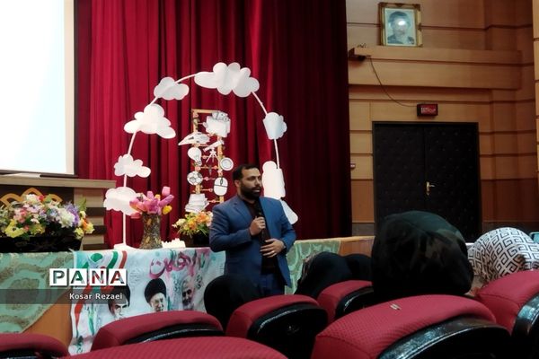 نشست دانش‌آموزی «خوشه پروین» درقم