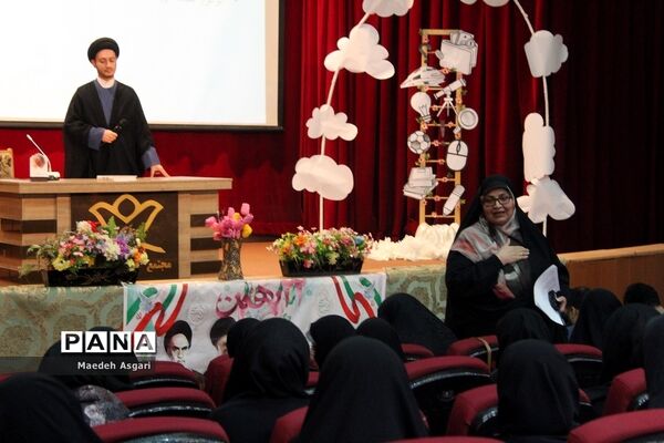 نشست دانش‌آموزی «خوشه پروین» درقم
