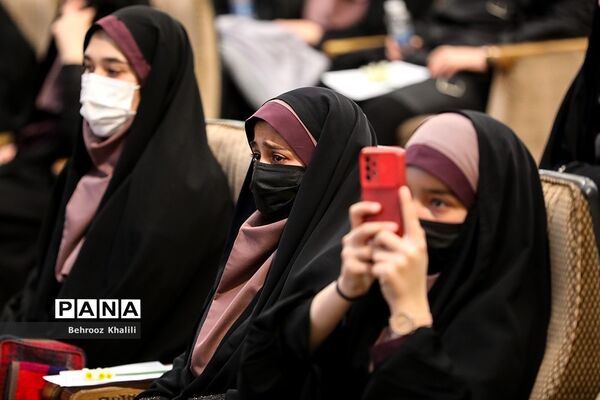 مراسم بدرقه کاروان زیارت اولی‌های دانش‌آموزی مشهد الرضا(ع)