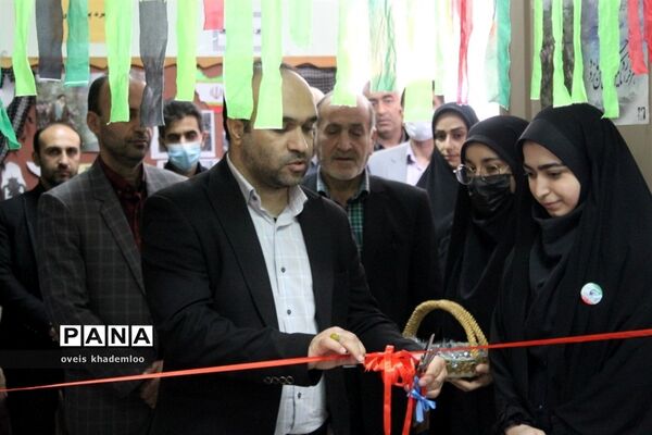 نمایشگاه مدرسه انقلاب در دبیرستان توحید گلوگاه