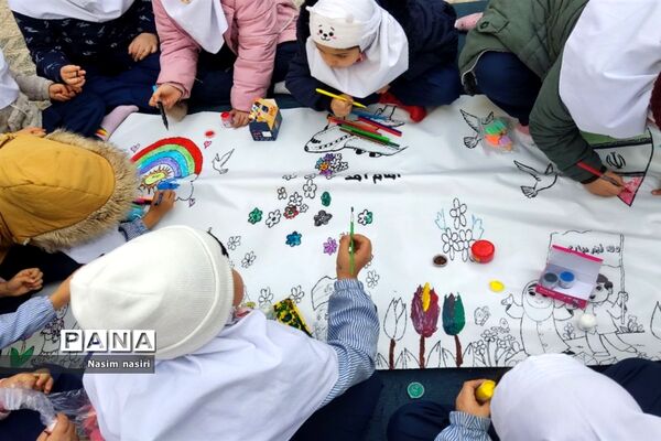 نقاشی همگانی با موضوع دهه فجر در مدرسه سارا ملارد