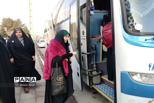 آیین بدرقه دانش‌آموزان هنرستان صباری قم به اردوی راهیان نور