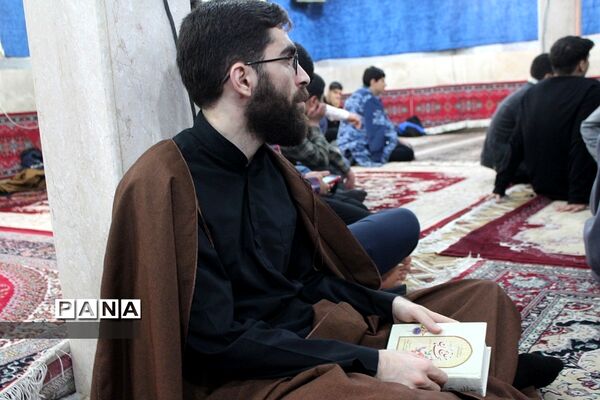 اعتکاف دانش‌آموزان پسر در بهارستان دو
