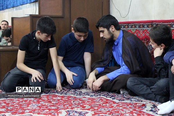 اعتکاف دانش‌آموزان پسر در بهارستان دو