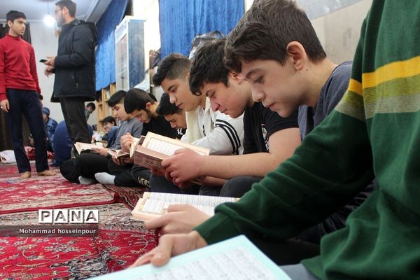 اعتکاف دانش‌آموزان پسر در بهارستان دو