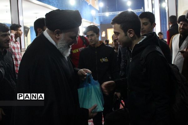 اعتکاف دانش‌آموزان پسر در بهارستان دو