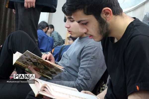 اعتکاف دانش‌آموزان پسر در بهارستان دو
