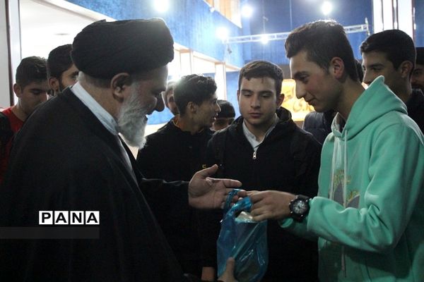 اعتکاف دانش‌آموزان پسر در بهارستان دو