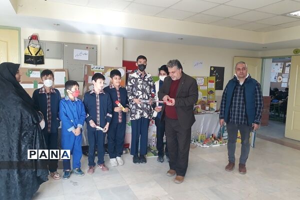 نمایشگاه دست‌سازه‌ها و جابربن‌حیان در مدارس رودهن