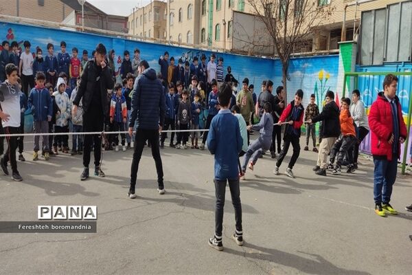 اجرای برنامه‌های مفرح ورزشی و هنری در دبستان نیکان ملارد