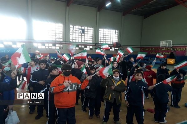 برگزاری جشن دهه فجر دبستان علوی منطقه ۱۳