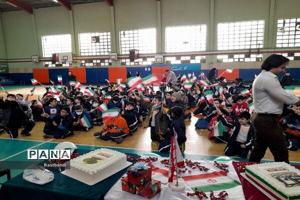 برگزاری جشن دهه فجر دبستان علوی منطقه ۱۳