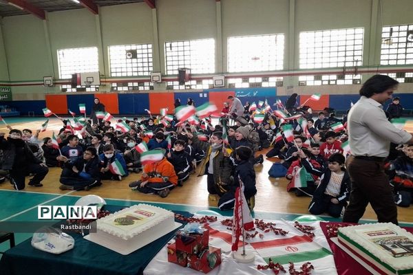 برگزاری جشن دهه فجر دبستان علوی منطقه ۱۳