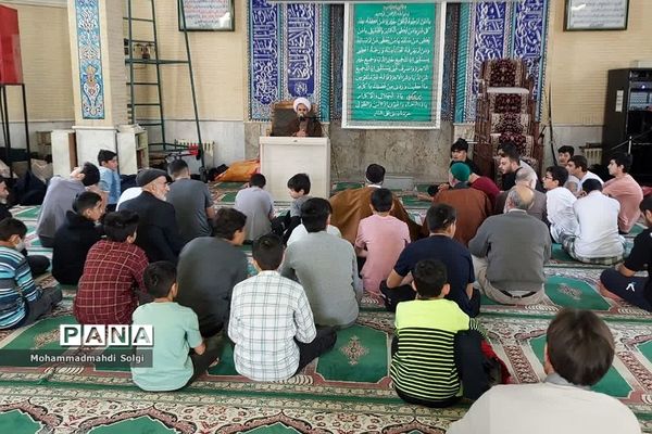 برگزاری مراسم باشکوه اعتکاف دانش‌آموزی با حضور پرشور سواد‌آموزان در مسجد ۱۴ معصوم