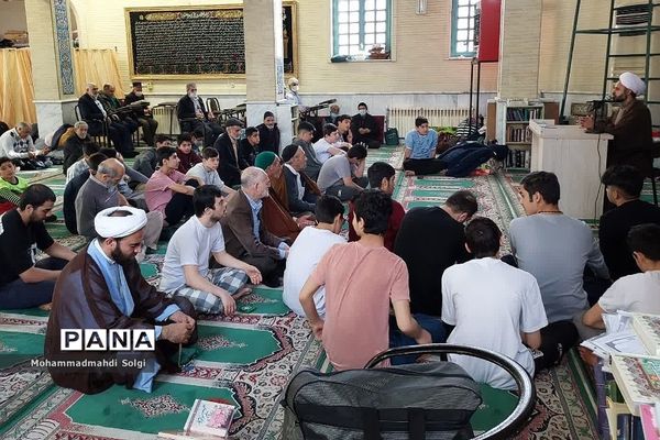 برگزاری مراسم باشکوه اعتکاف دانش‌آموزی با حضور پرشور سواد‌آموزان در مسجد ۱۴ معصوم