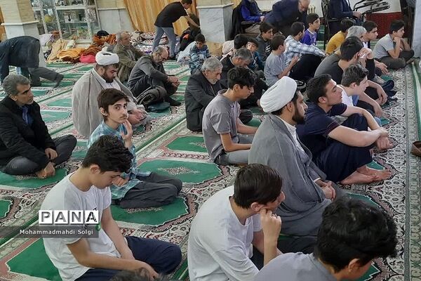 برگزاری مراسم باشکوه اعتکاف دانش‌آموزی با حضور پرشور سواد‌آموزان در مسجد ۱۴ معصوم