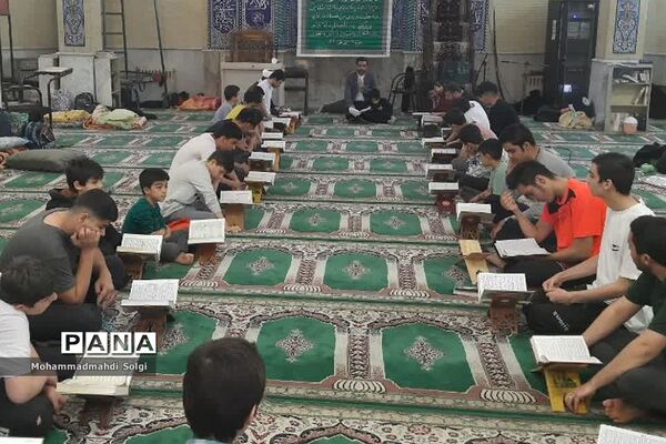 برگزاری مراسم باشکوه اعتکاف دانش‌آموزی با حضور پرشور سواد‌آموزان در مسجد ۱۴ معصوم