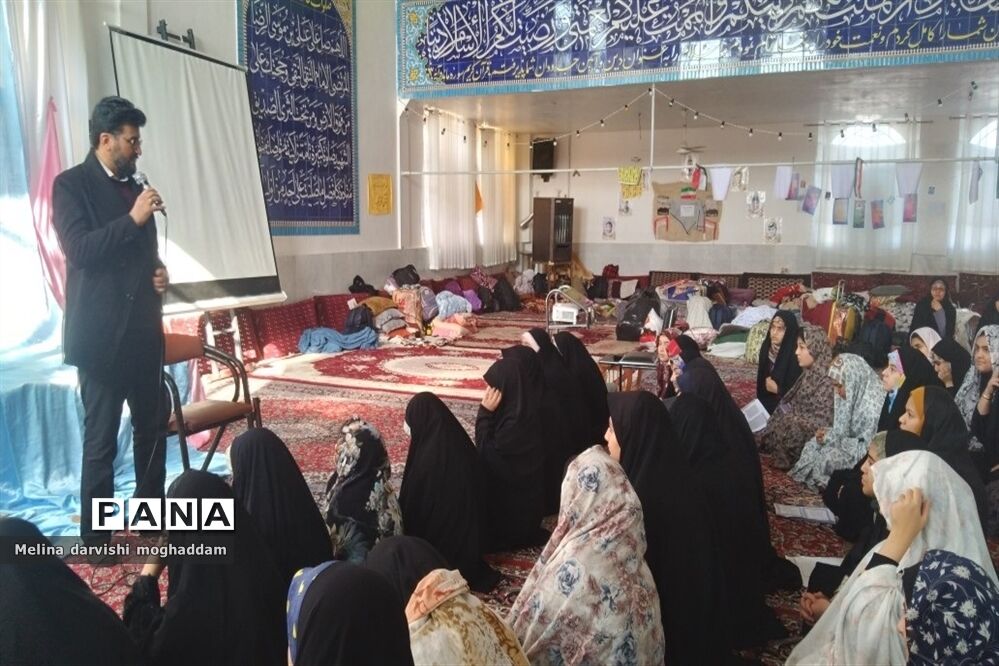 نشست بصیرتی جهاد تبیین در اعتکاف دانش‌آموزی تربت جام