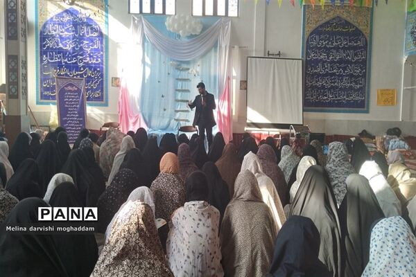 نشست بصیرتی جهاد تبیین در اعتکاف دانش‌آموزی تربت جام