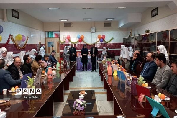 گرامیداشت دهه مبارک فجر در آموزشگاه شاهد فاطمه زهرا(س) اسلامشهر