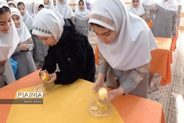 گرامیداشت دهه مبارک فجر در آموزشگاه شاهد فاطمه زهرا(س) اسلامشهر