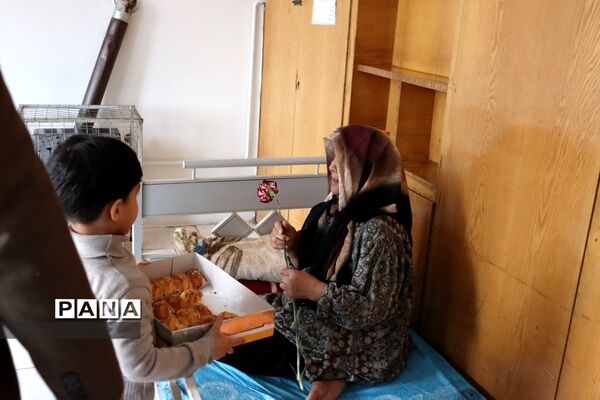 بازدید از خانه سالمندان توسط نمایندگان مجلس دانش‌آموزی  خراسان‌ رضوی