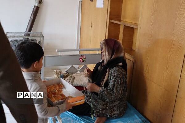 بازدید از خانه سالمندان توسط نمایندگان مجلس دانش‌آموزی  خراسان‌ رضوی