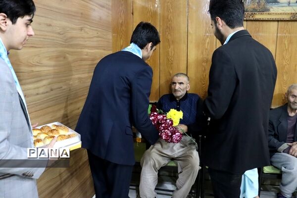 بازدید از خانه سالمندان توسط نمایندگان مجلس دانش‌آموزی  خراسان‌ رضوی