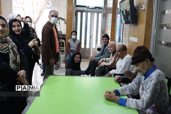 بازدید از خانه سالمندان توسط نمایندگان مجلس دانش‌آموزی  خراسان‌ رضوی