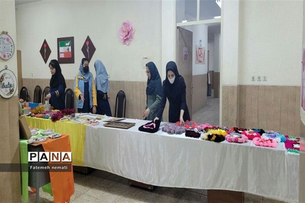 برپایی نمایشگاه و بازارچه مدرسه شایستگان ملارد