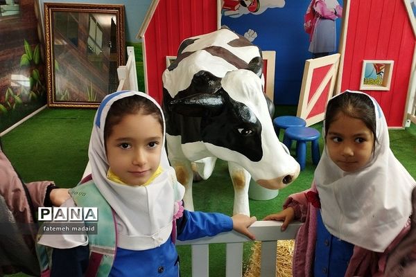 بازدید دانش‌آموزان دبستان مهرآیین بهارستان دو از کارخانه میهن