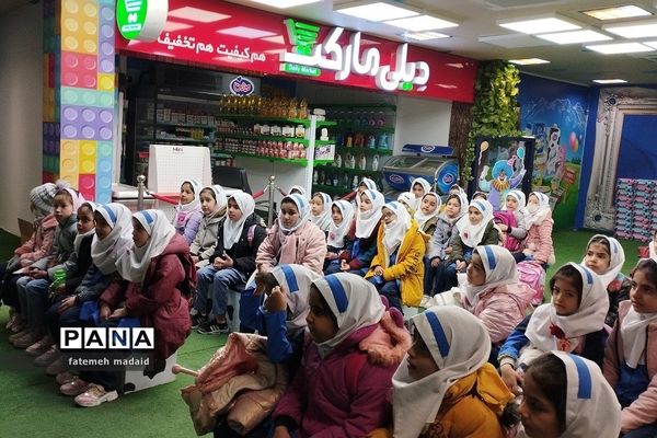 بازدید دانش‌آموزان دبستان مهرآیین بهارستان دو از کارخانه میهن