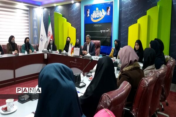 جلسه هم‌اندیشی روسای شورای دانش‌آموزی مدارس متوسطه دوره اول و دوم مدارس دخترانه  منطقه 4