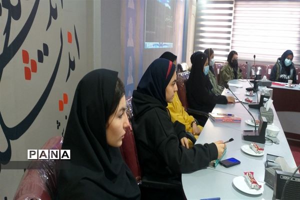 جلسه هم‌اندیشی روسای شورای دانش‌آموزی مدارس متوسطه دوره اول و دوم مدارس دخترانه  منطقه 4