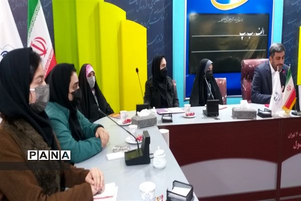 جلسه هم‌اندیشی روسای شورای دانش‌آموزی مدارس متوسطه دوره اول و دوم مدارس دخترانه  منطقه 4