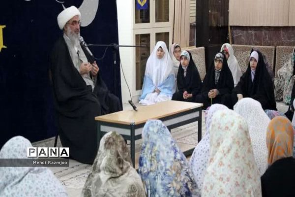 اعتکاف دانش‌آموزی در بوشهر